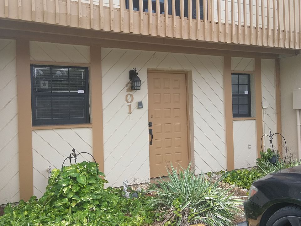 2nd image of 3900 SW 52nd Ave APT 201