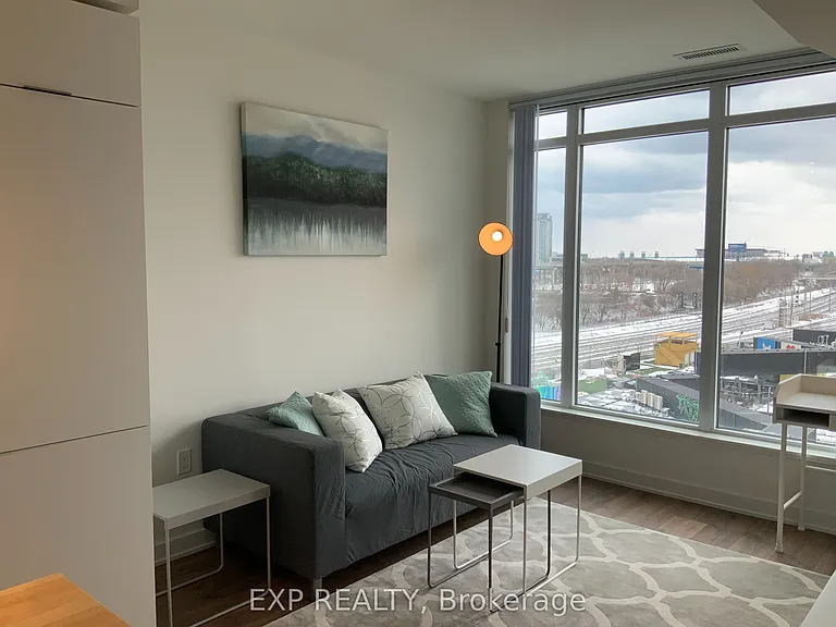 27 Bathurst St #512 — Photo 3