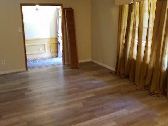 2nd image of 5006 Cloverdale Ln