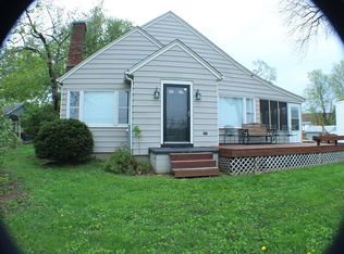 702 S Cody Rd, Le Claire, IA 52753