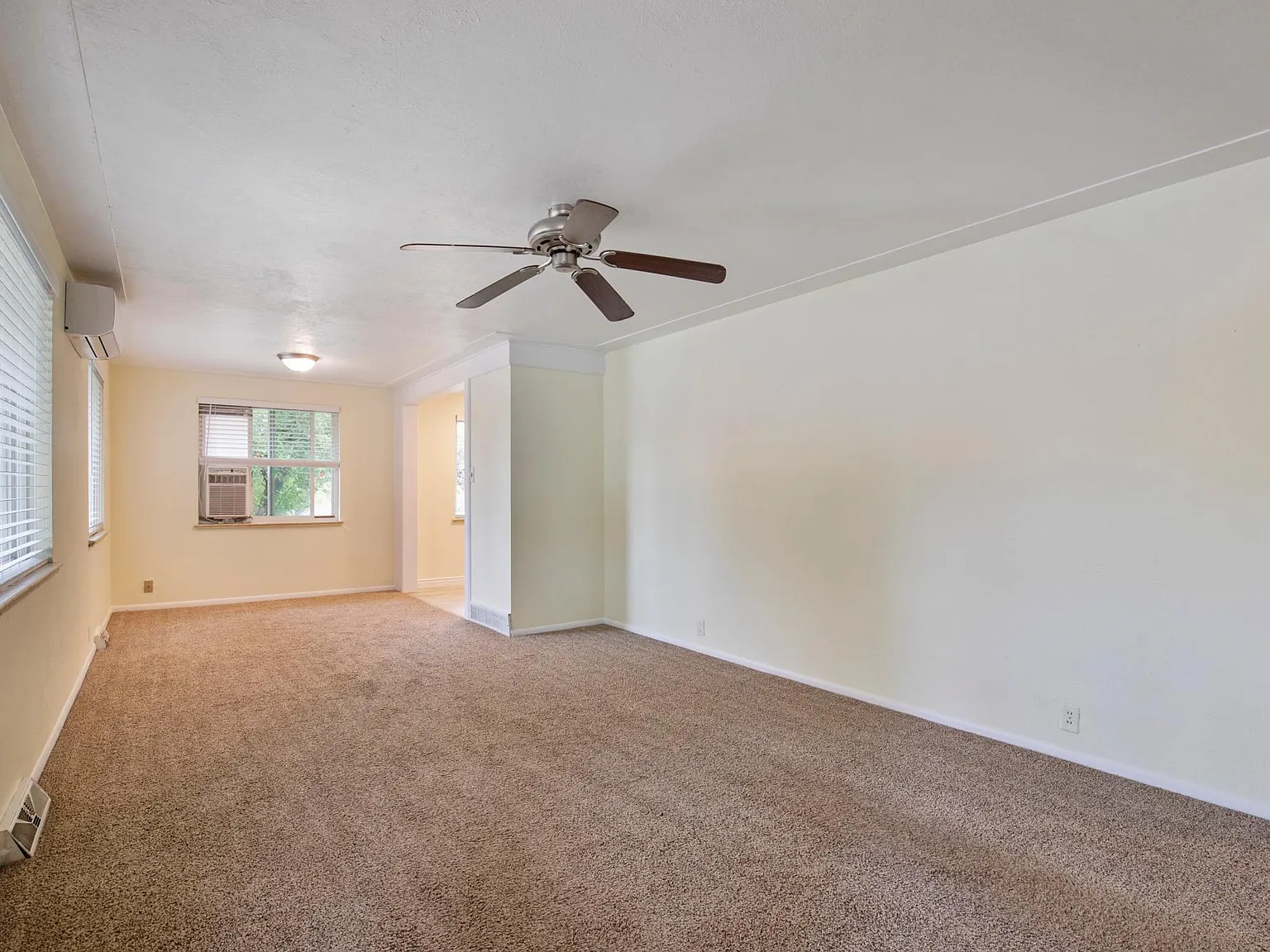 3 bed, 1075 sqft, $2,500 — Photo 2
