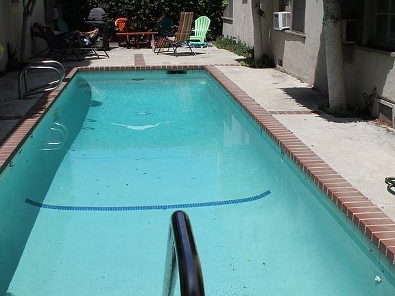 5th image of 301 N Sycamore Ave APT 1