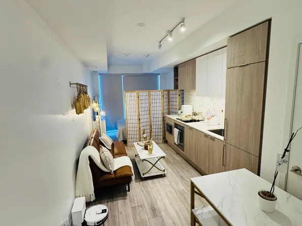 2020 Bathurst St #535, Toronto, ON M5P 2B9