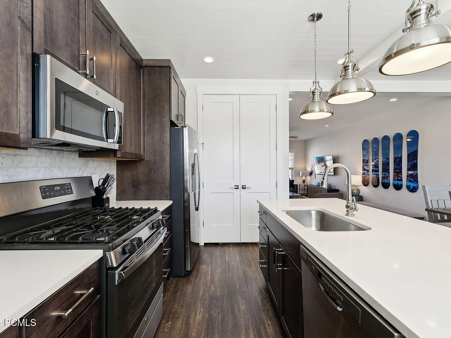 4 bed, 3.5 bath, 1934 sqft, $3,900 — Photo 3