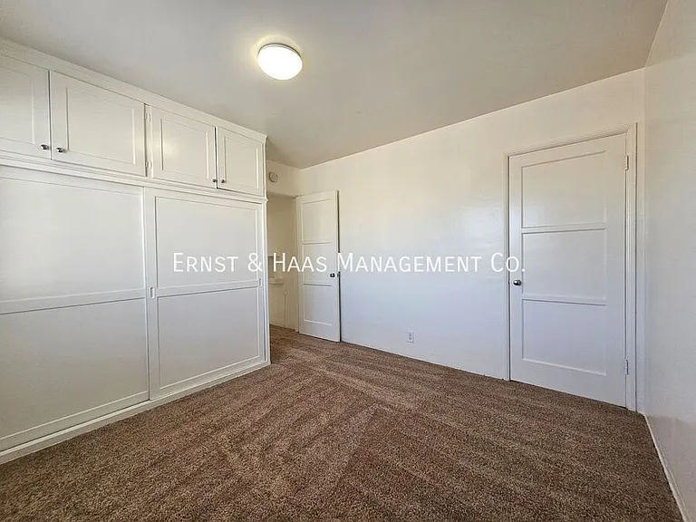 1027 E 7th St #10 — Photo 9