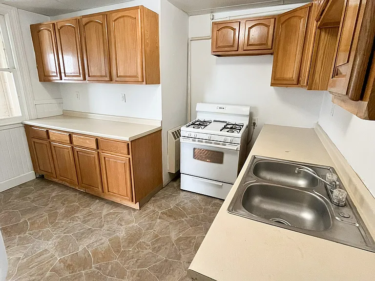 911 State St #3 — Photo 10