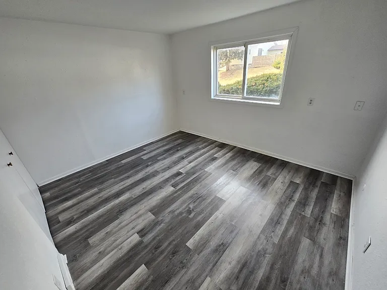 5511 34th Ave #7 — Photo 2