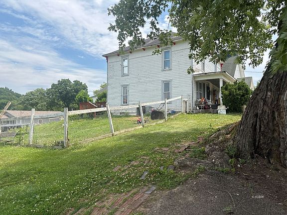 3rd image of 11 Cherry St