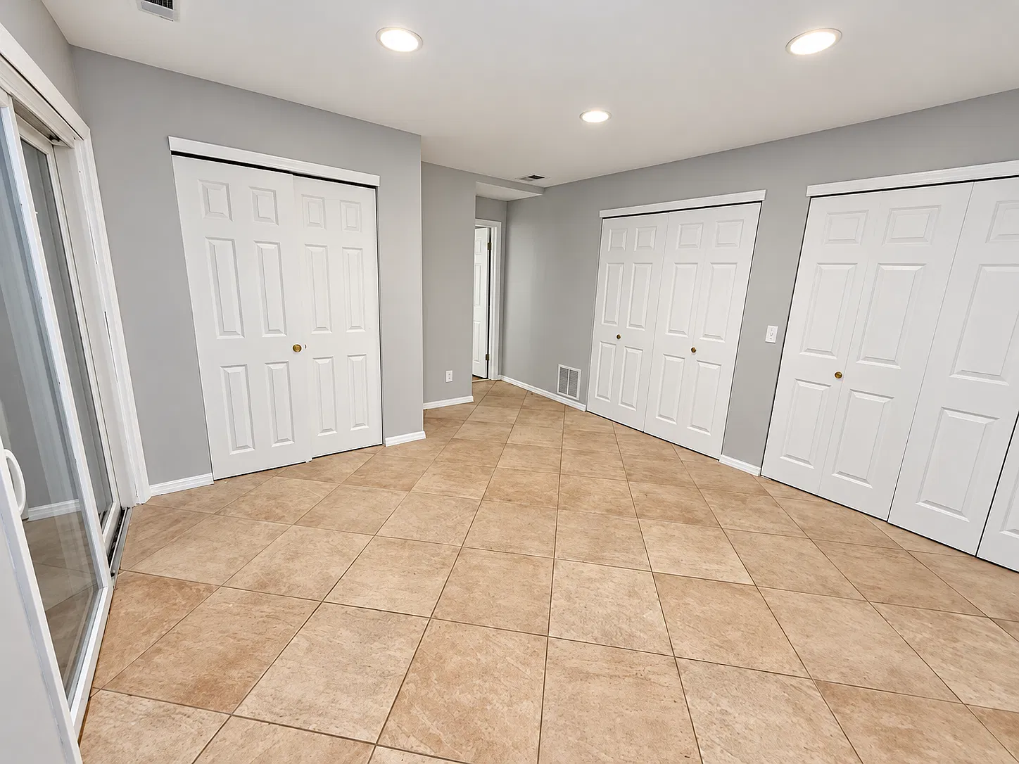 2 bed, 900 sqft, $2,300 — Photo 4