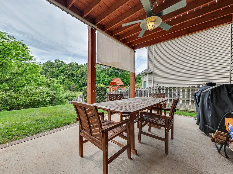 1147 Looking Glass Ln — Photo 38