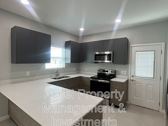 5th image of 822 N Abbey Ave #3