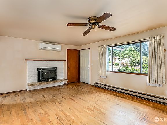 3rd image of 1006 183rd Street SW
