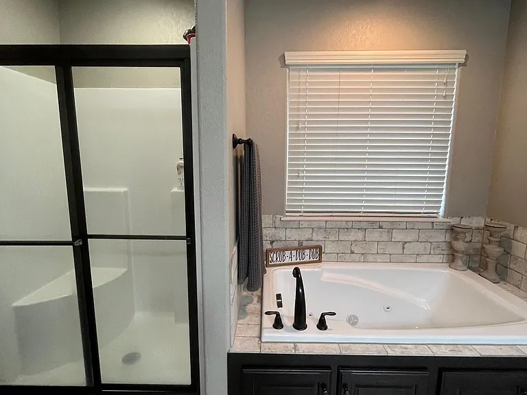800 NW 64th Ave — Photo 20