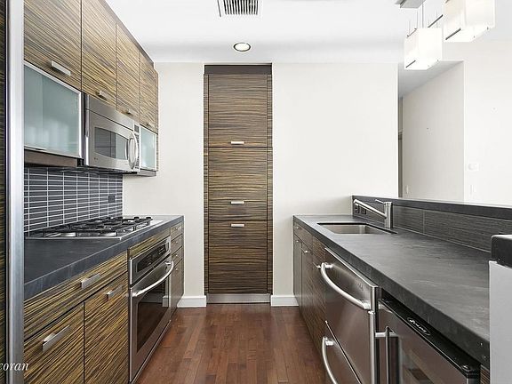 4th image of 101 W 24th St APT 20B