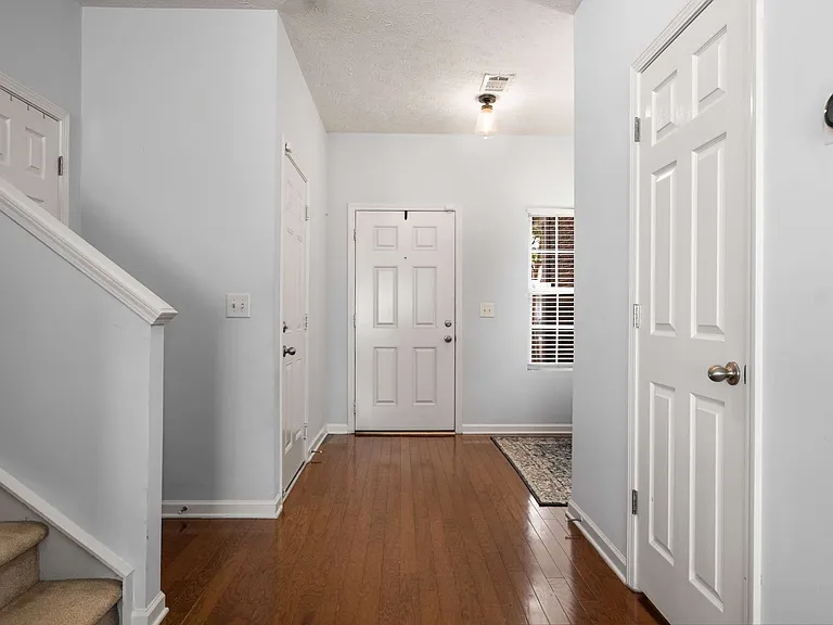 1021 Ashmore Dr — Photo 6