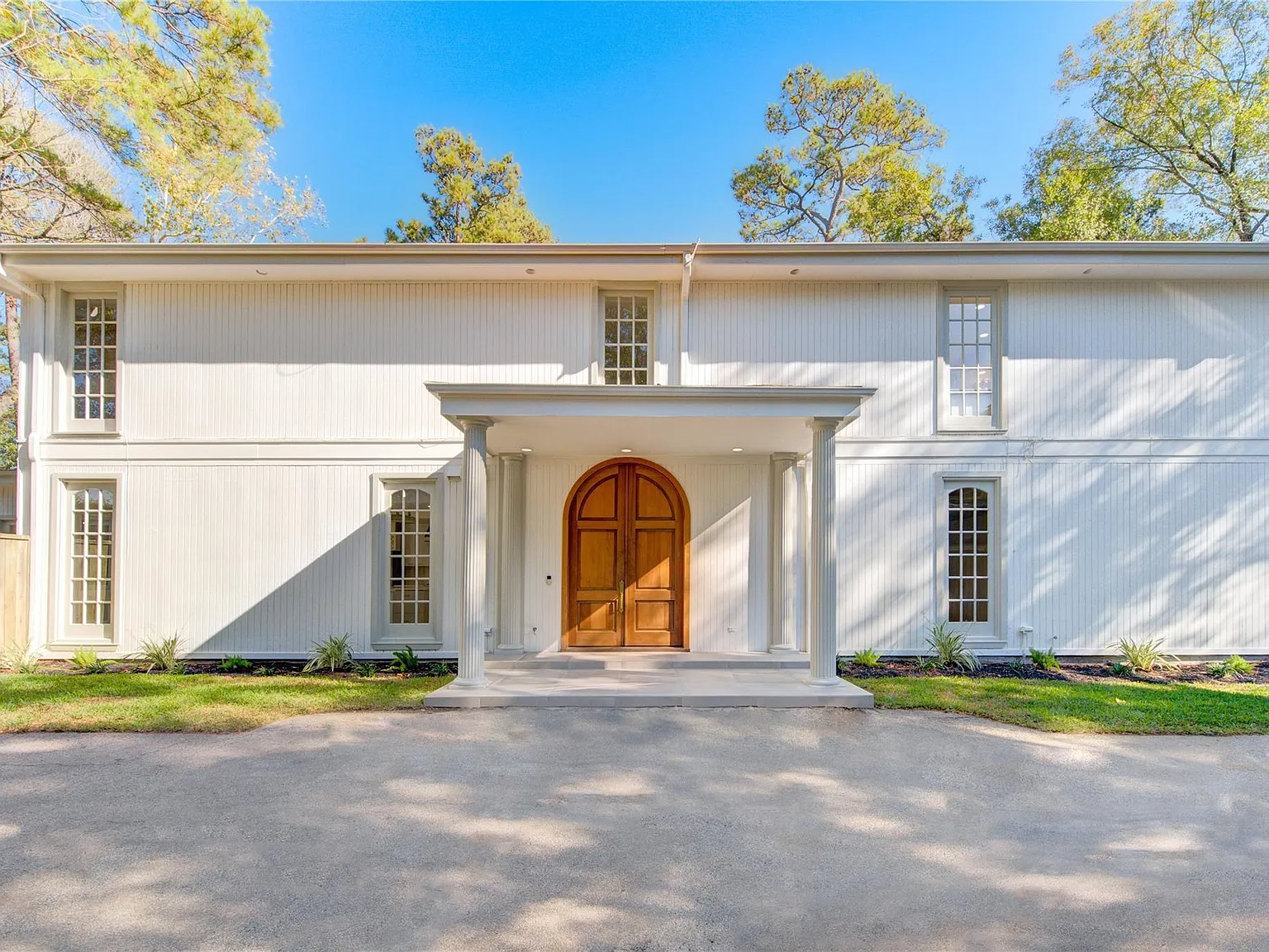 5 bed, 4.5 bath, 4915 sqft, $12,500 — Photo 3