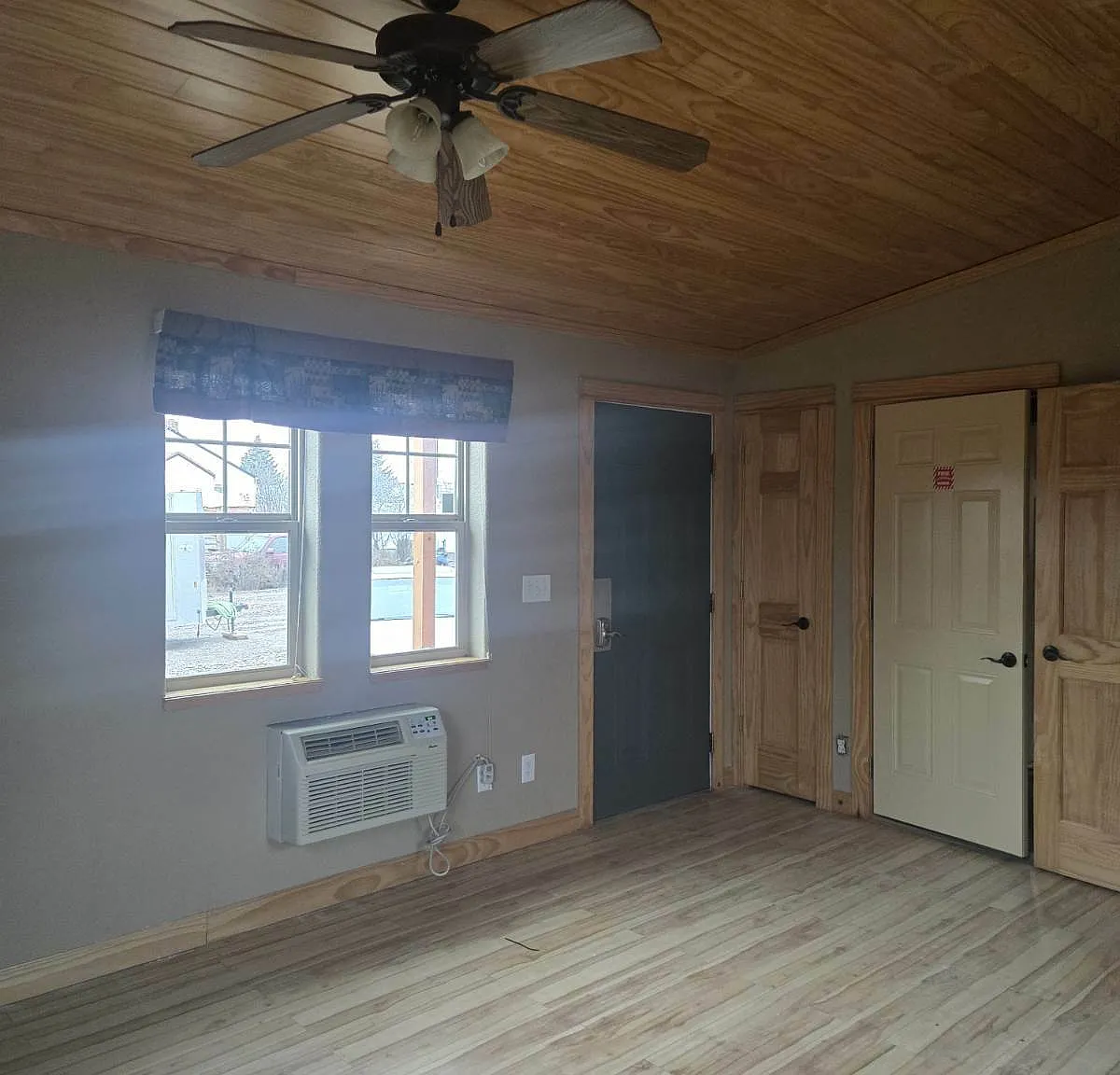 Davis Court — Photo 2