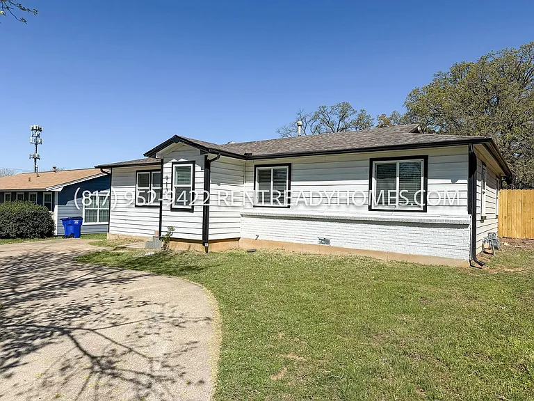 913 Harrison Dr — Photo 5