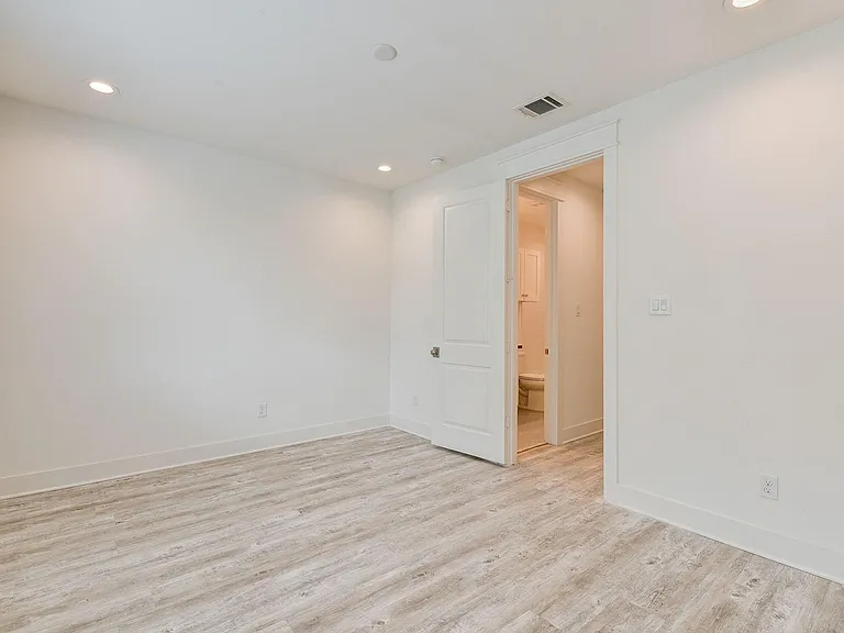 2705 Oakwood Crest Ln — Photo 18