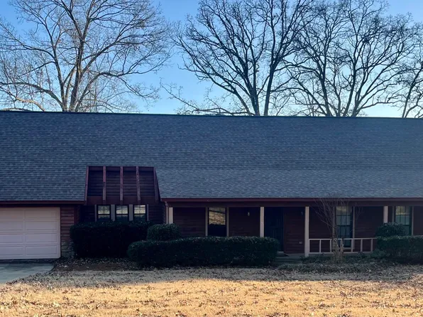 204 W Williamsburg Dr, Starkville, MS 39759