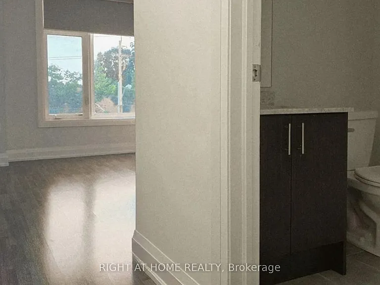 1758 Lawrence Ave W #1 — Photo 24