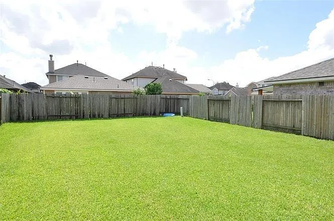 3 bed, 2.5 bath, 1589 sqft, $2,000 — Photo 3