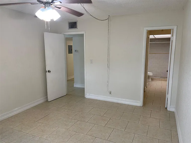 770 SE 2nd Ave #E106 — Photo 10