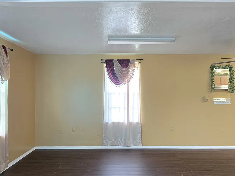 3788 W Railroad Ave — Photo 2
