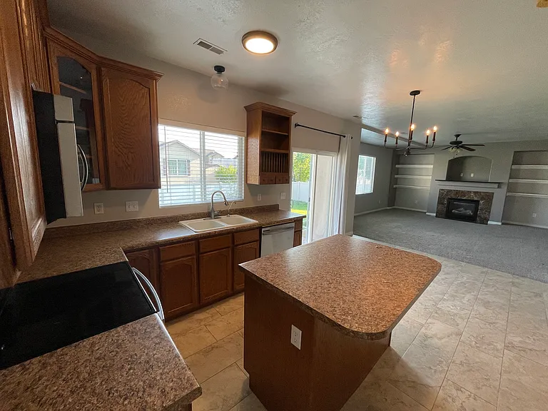 435 W Regatta Ln — Photo 8