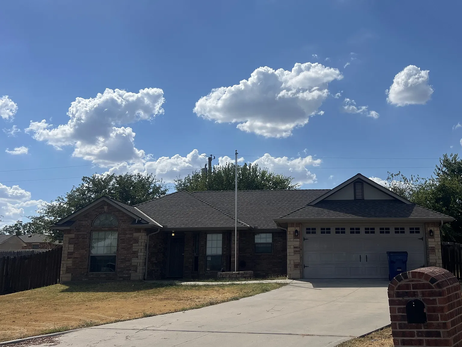 3 bed, 1400 sqft, $2,000 — Photo 1