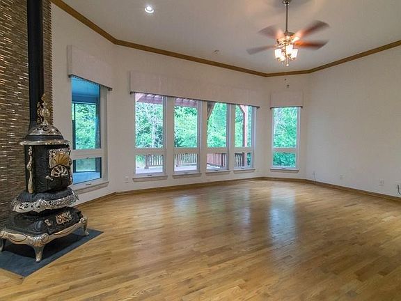 5th image of 180 Lodge Ct