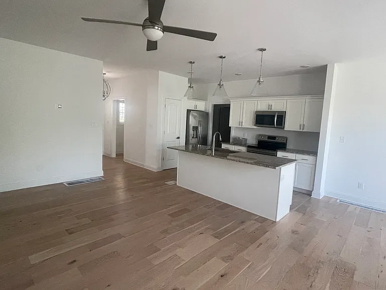 749 Amanda Ct — Photo 13