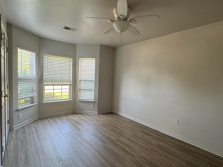 218 Wildberry Ln — Photo 7