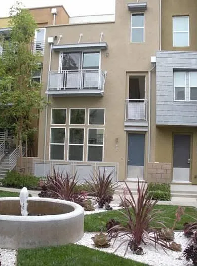 3 bed, 2.5 bath, 2250 sqft, $4,400 — Photo 1