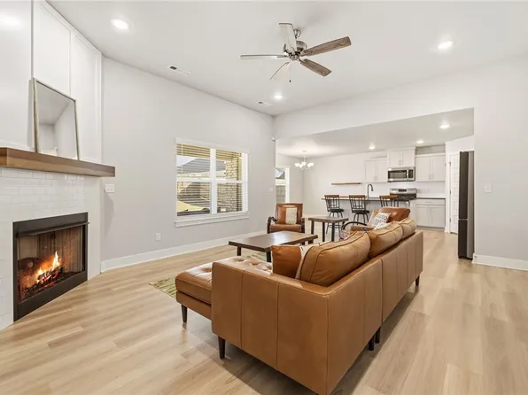 641 Kayla Maria St, Prairie Grove, AR 72753