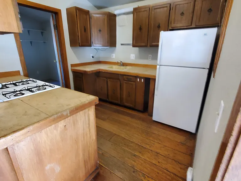 8695 Golden Ave — Photo 10