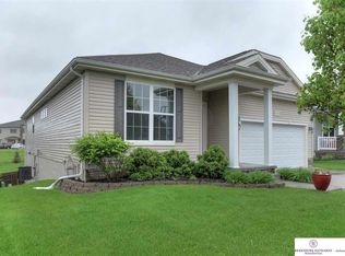 16913 Colony Dr, Omaha, NE 68136