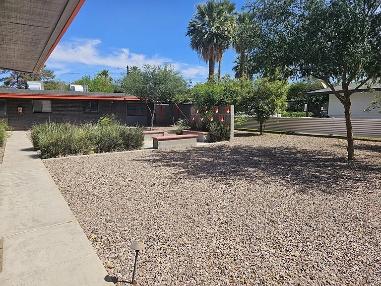 824 E Rose Ln #4 — Photo 16