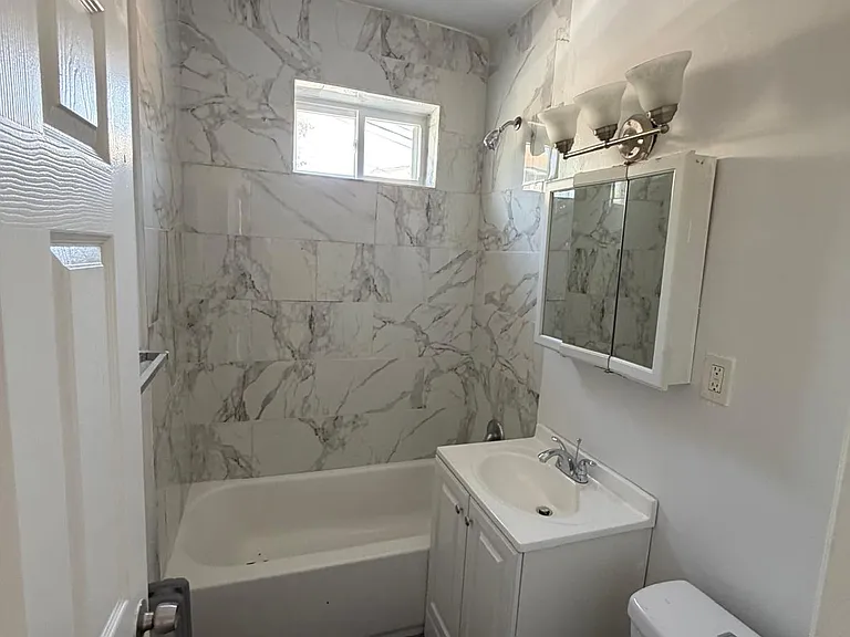 9-11 Fuller Pl #1 — Photo 4