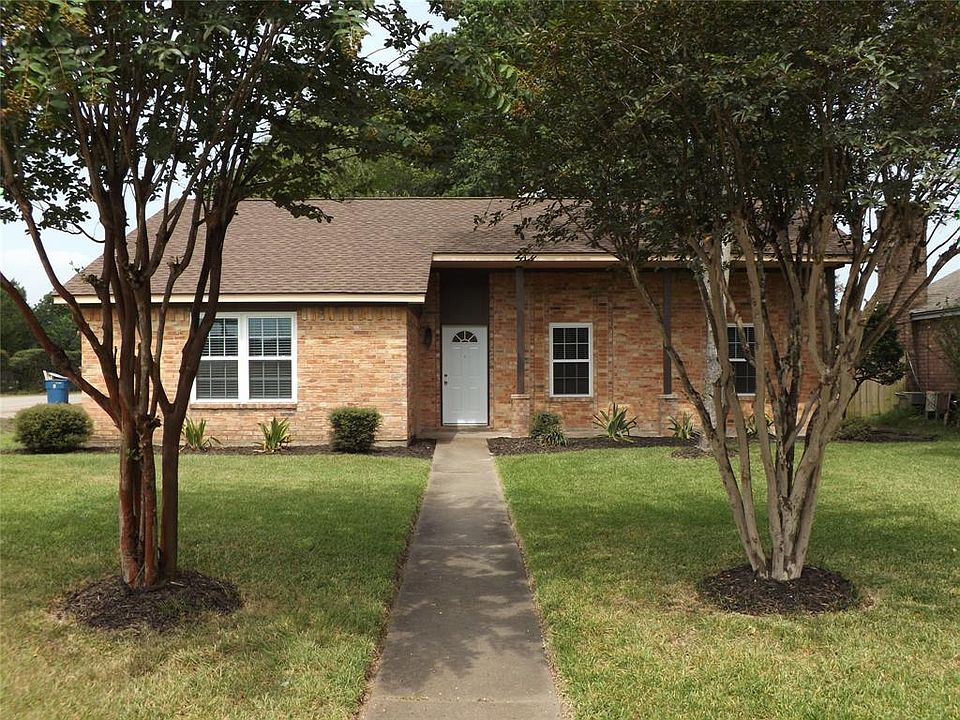 1st image of 2503 Village Circle Dr
