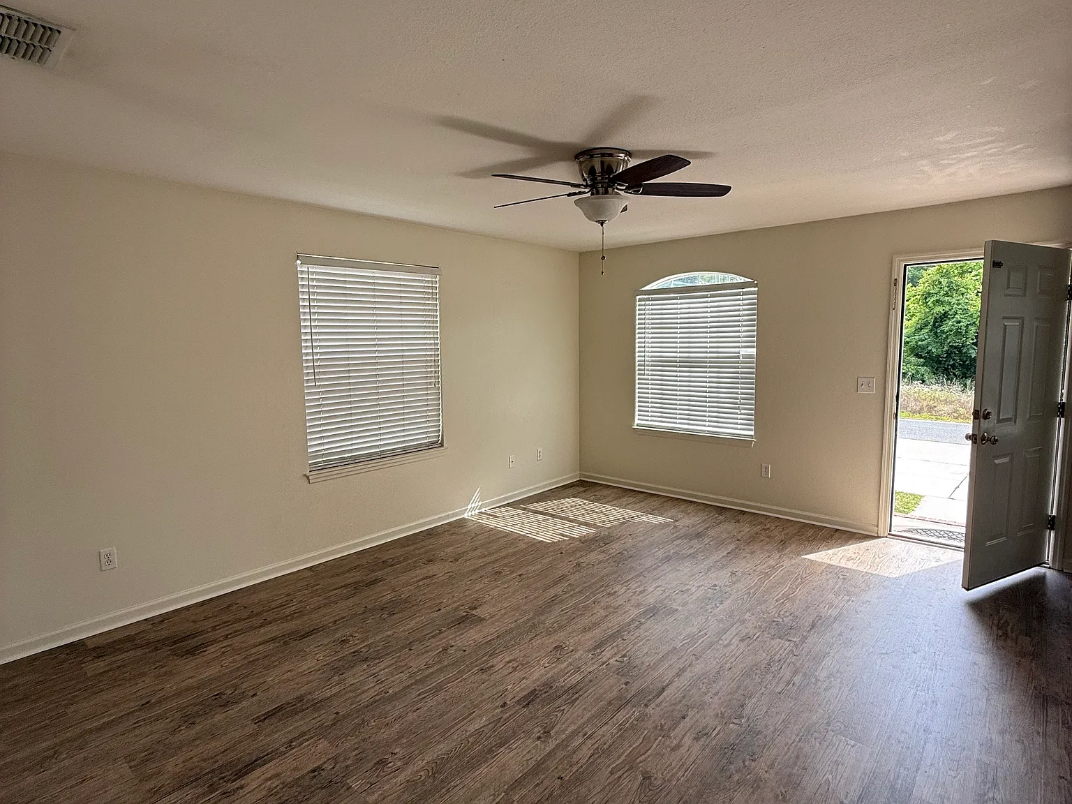 3 bed, 1065 sqft, $1,400 — Photo 4