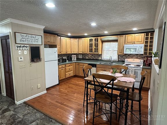 4th image of 36 Larkspur Road