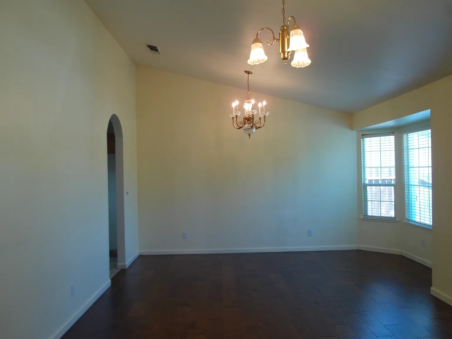1502 Williamsburg Drive - 1 — Photo 3
