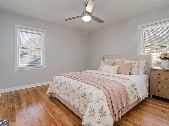 5th image of 1796 Arkose Dr SE