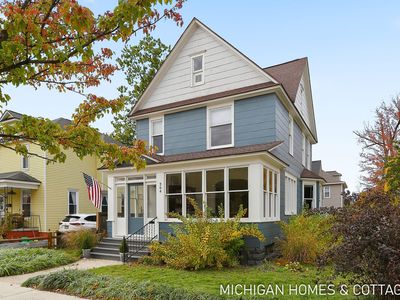 364 Pine Ave, Holland, MI, 49423