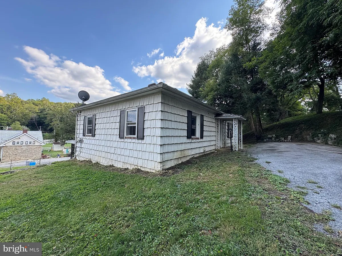 Building Photo - 868 Ridge Rd
