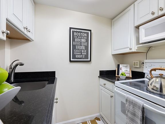 4th image of 3 Brimmer St #11