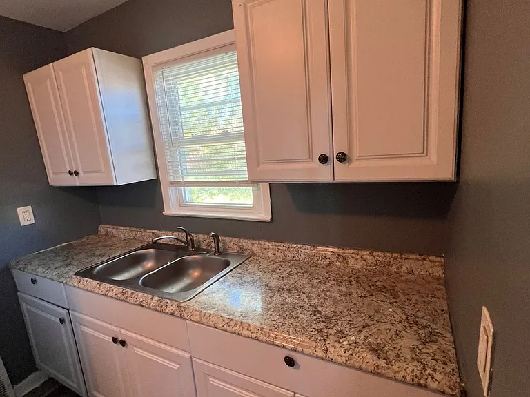 8832 Vaughan St — Photo 3