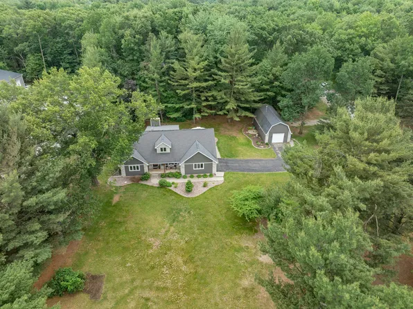 2870 Brook Hills Dr, Suamico, WI 54313