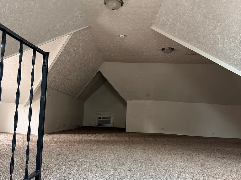 127 S Plum St #C — Photo 4